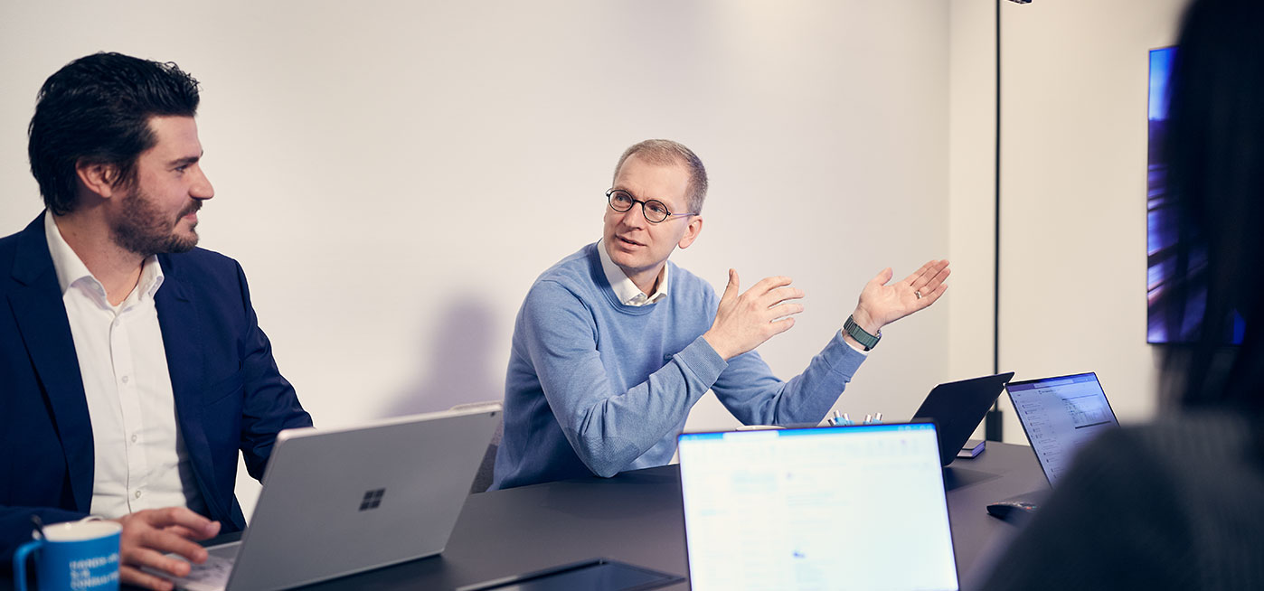 Foto von HPC Mitarbeitern in einer Besprechung zum Change Management