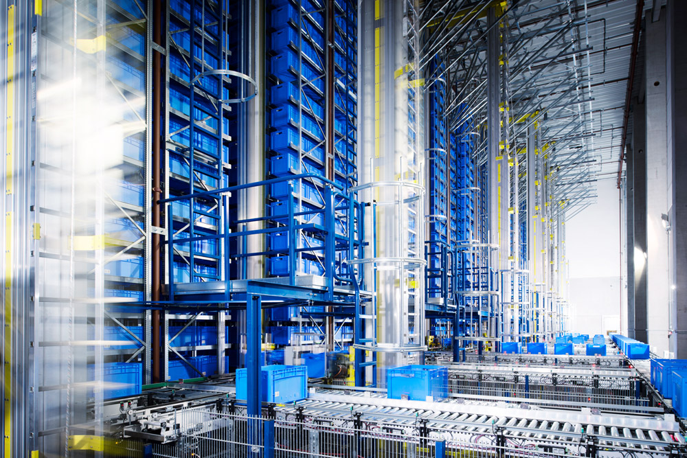 Automatisiertes Hochregallager der Firma psb intralogistics GmbH mit SAP EWM-Integration